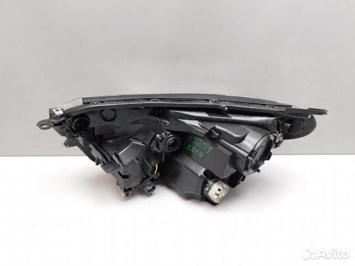 Фара правая Toyota RAV4