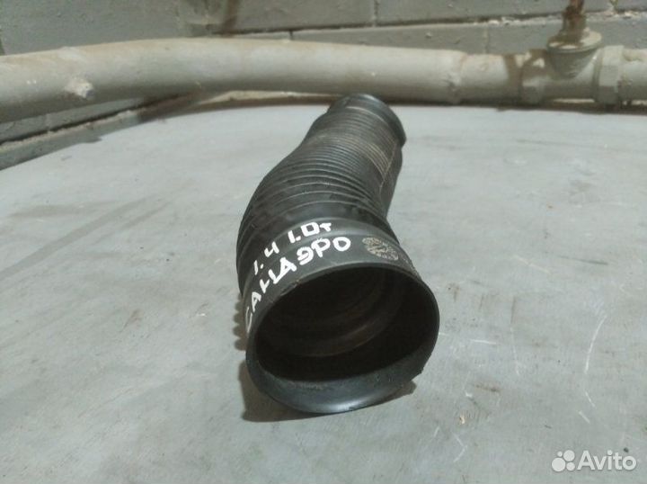 Патрубок воздушного фильтра Renault Sandero 1 2010