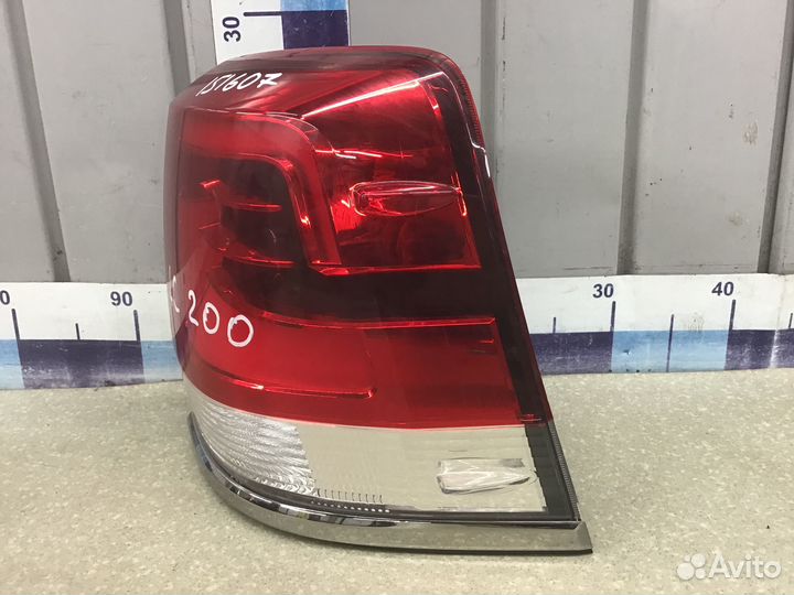 Фонарь задний наружный правый Toyota Land Cruiser