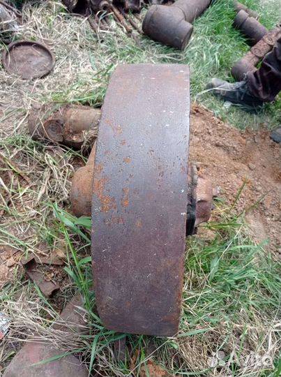 Два катка на гусеничный трактор т-4