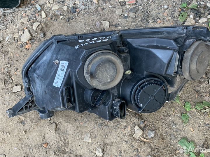 Фара передняя правая Skoda Rapid