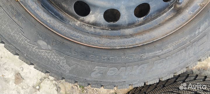 Зимняя резина на дисках с колпаками