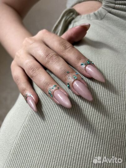 Нужна модель на маникюр