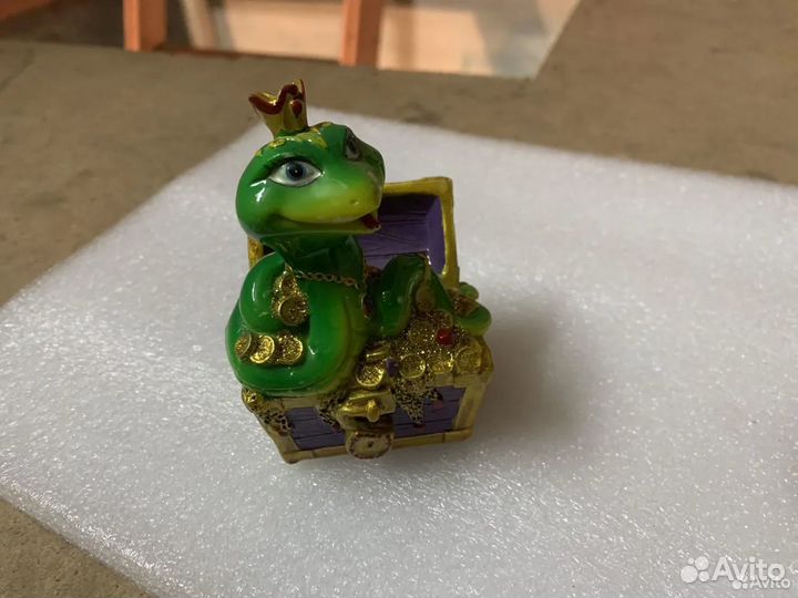 Статуэтки разные