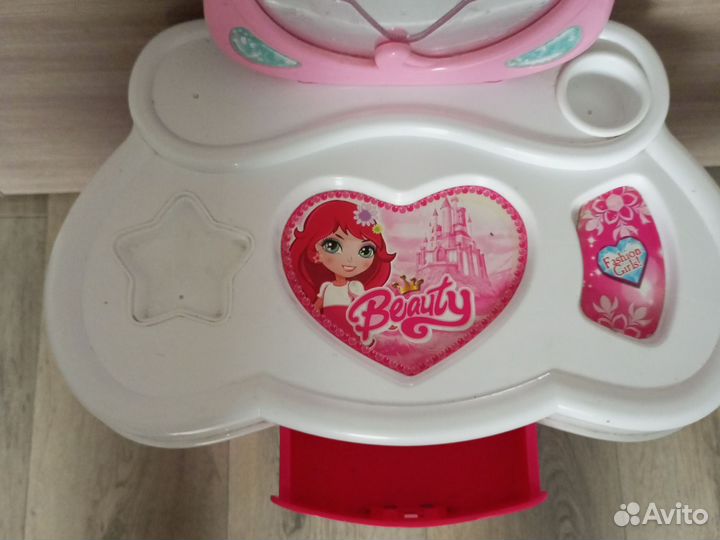 Игрушки разные много