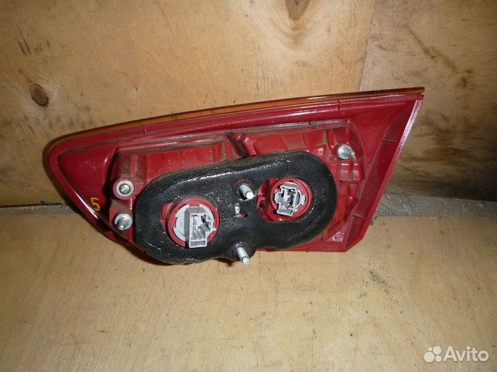 Фонарь задний внутренний левый mitsubishi lancer