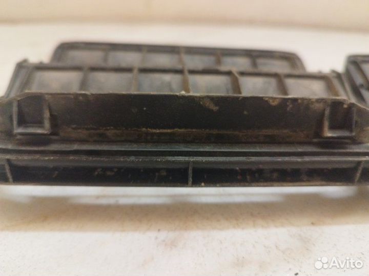 Решетка вентиляции багажника Renault Logan LS0G