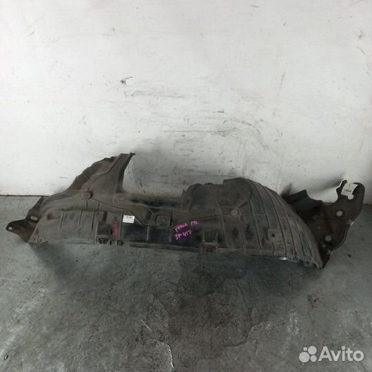 Подкрылок передний правый Nissan X-Trail T31