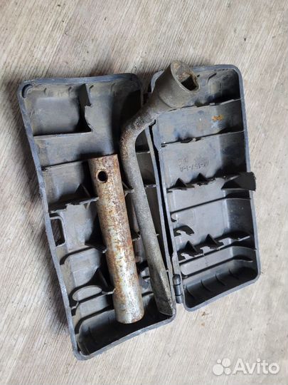 Баллонный ключ и свечной в кейсе