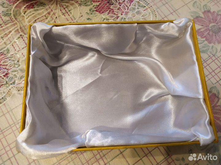 Салатник (икорница, конфетница). Фарфор. С ручкой