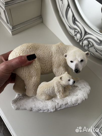 Статуэтка белый медведь