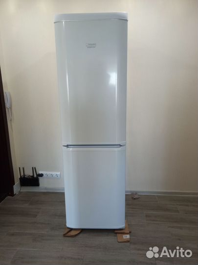 Холодильник Hotpoint ariston бу