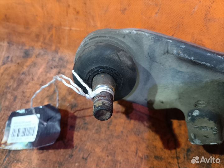 Рычаг передний левый Nissan Gloria MY34