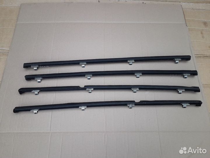 Уплотнитель стекла двери внутренний Lexus RX-II