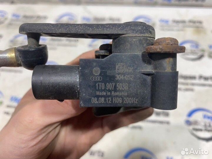 Датчик высоты дорожного просвета Volkswagen Tiguan