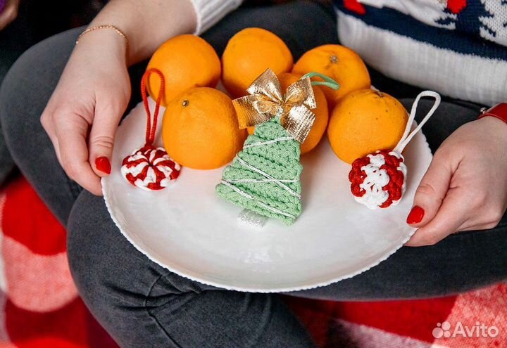 Новогодние вязаные украшения