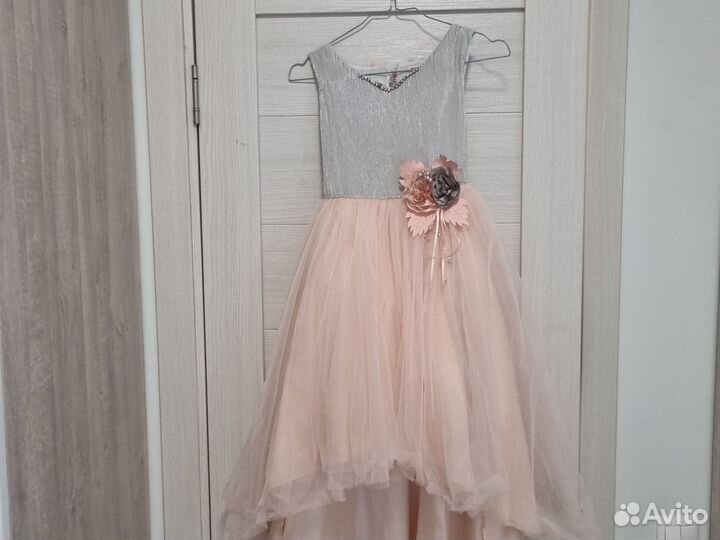 Платье праздничноена выпускной 140