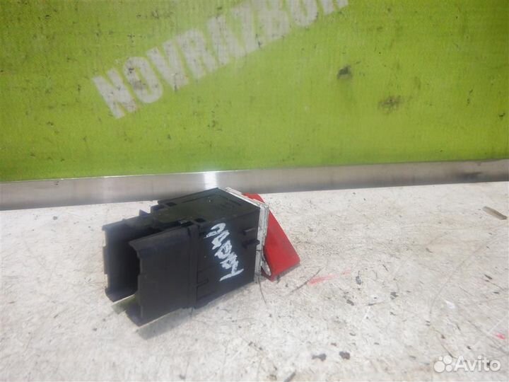 Кнопка аварийной сигнализации Фольксваген Кадди