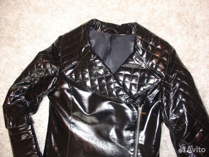 Дизайнерская косуха из лаковой итальянской кожи