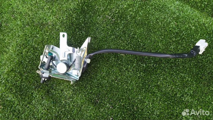 Замок лючка бензобака Toyota Estima GSR50 2GR-FE