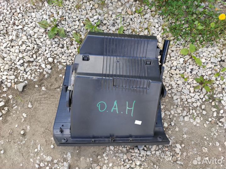 Бардачок Opel Astra H седан 1.6 2011