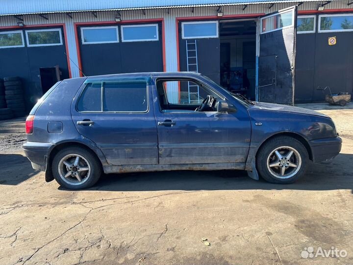 В разборе Volkswagen Golf 3 1.4 aex