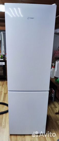 Холодильник Indesit ITR 4180 W