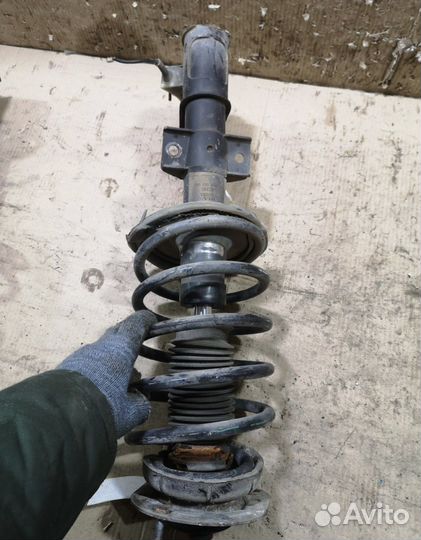 Стойки амортизаторов комплект Volvo v70 2006 год