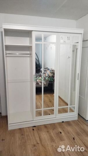 Шкаф купе с зеркалом