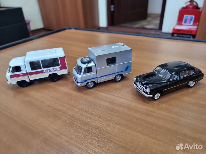 Модель автомобиля 1:43