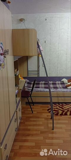Кровать двухьярусная угловая