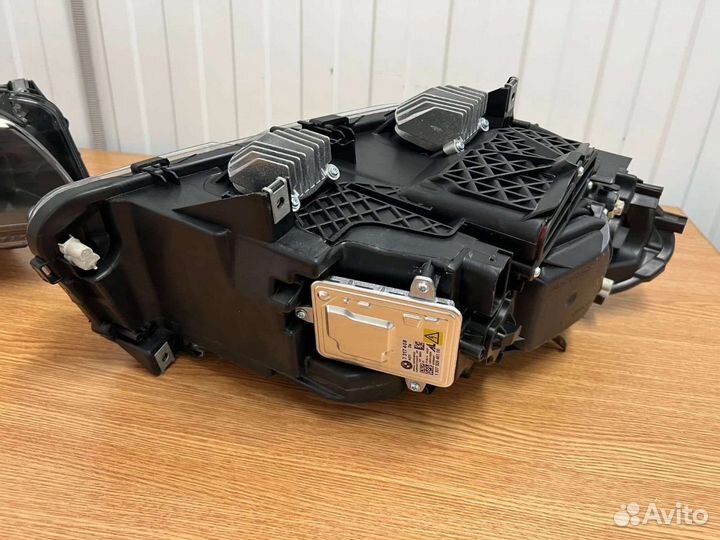 Фары BMW ф10 рест ориг