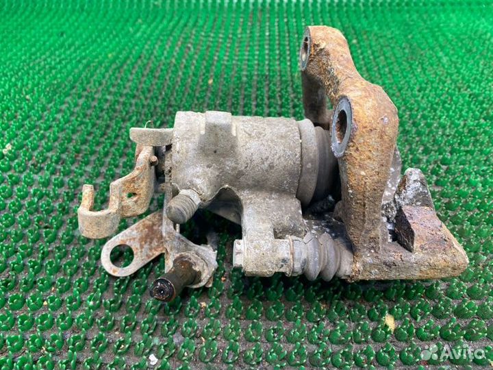 Суппорт задний левый Volkswagen Golf Plus 5 caxa