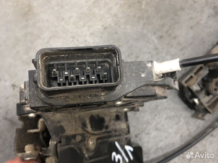 Замок дверной задний левый Ford Focus 2