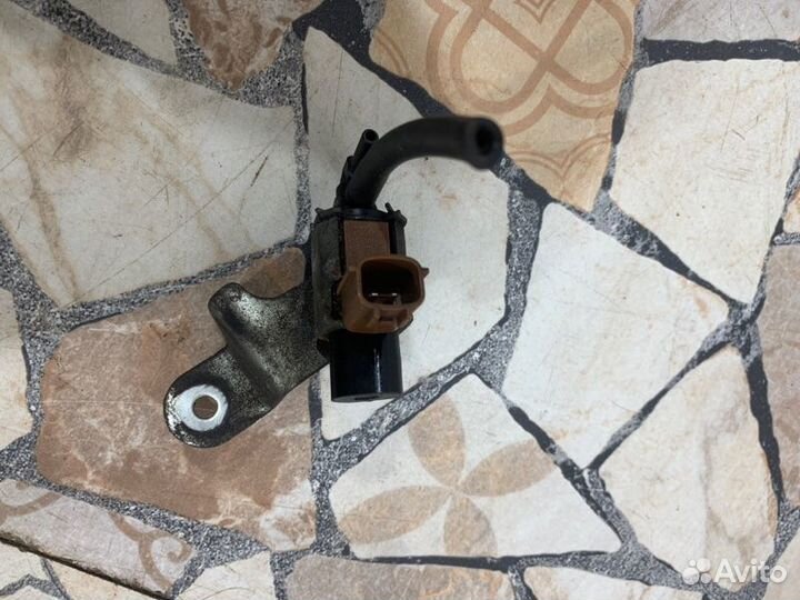 Вакуумный клапан Nissan Teana J32