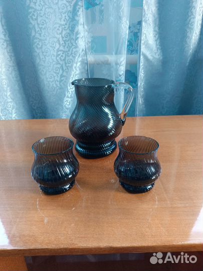 Кувшин и два бокала