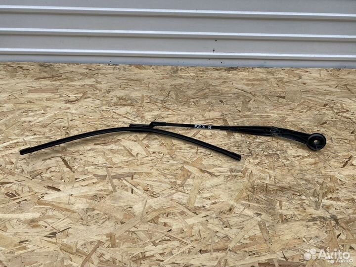 Поводок дворника правый Ford Focus 3