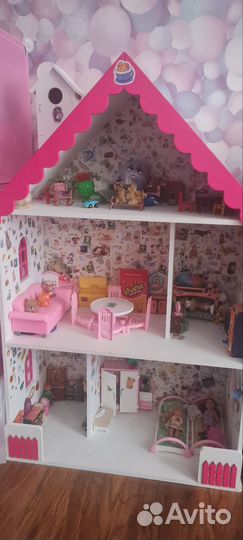 Большой кукольный домик с мебелью