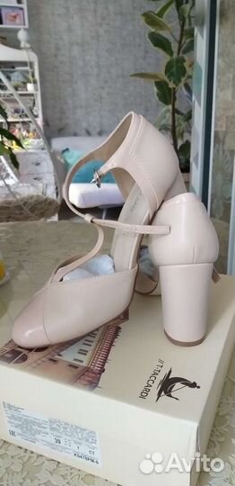 Туфли бежевые 39-40