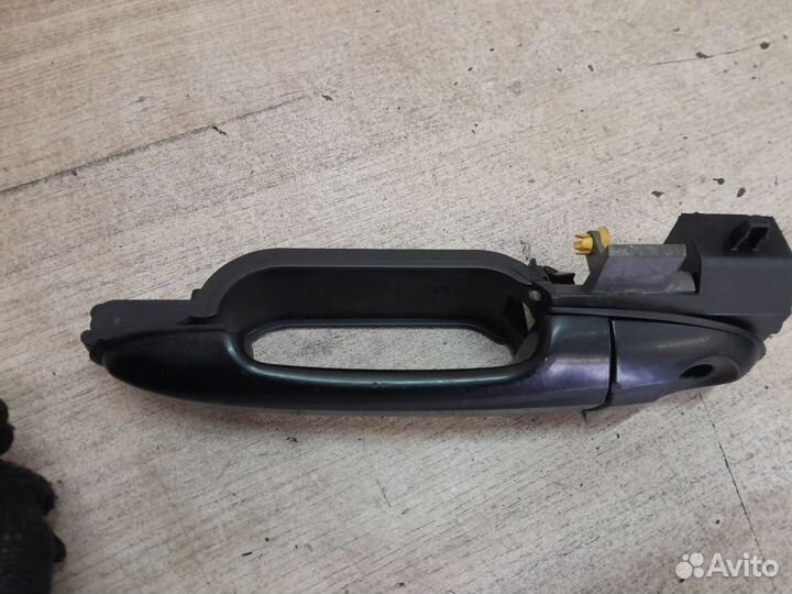 Ручка двери передняя левая Mazda Tribute I (2000—2
