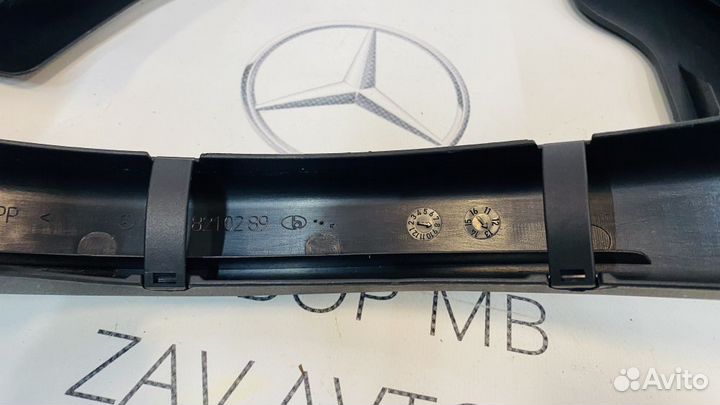 Накладка петли багажника Mercedes W204