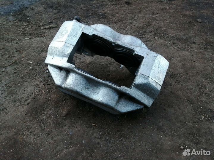 Суппорт передний прав Toyota Land Cruiser Prado 90