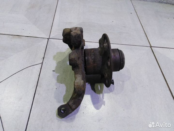 Кулак передний левый