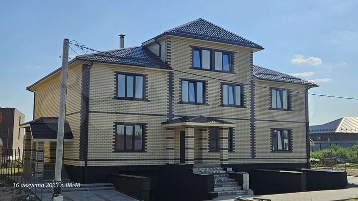 Таунхаус 202 м² на участке 2,7 сот.