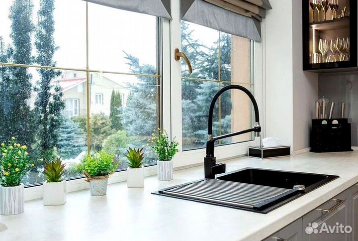 Кухонный гарнитур в современном стиле на заказ