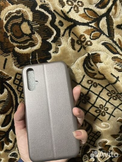 Чехлы на телефон