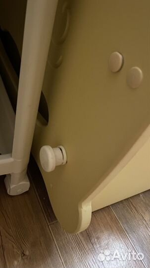 Детская кроватка с маятником и матрасом