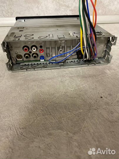 Магнитола Alpine UTE-200BT