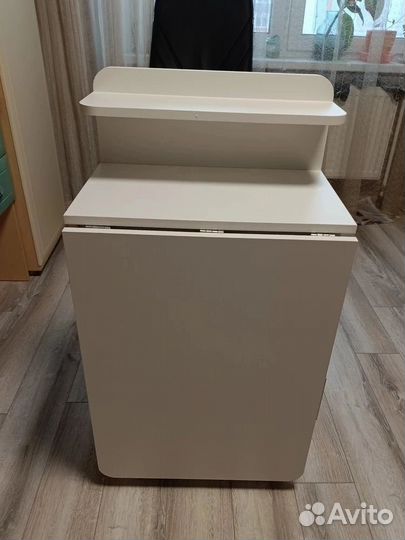 Маникюрный стол