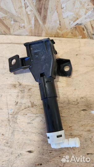 Форсунка омывателя фар правая C Crosser